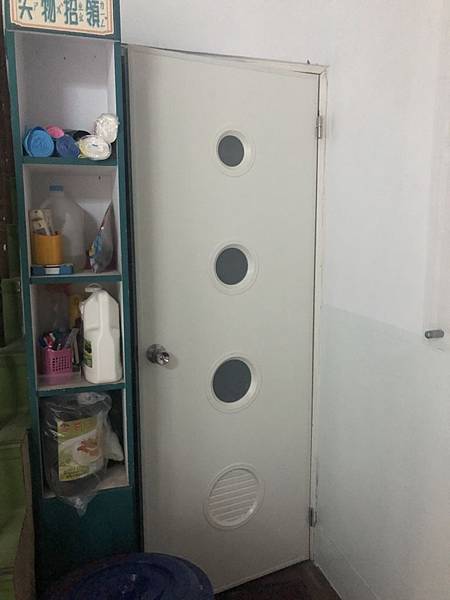 梧棲幼兒園 一樓廁所門片更換完成.jpg 梧棲幼兒園 一樓廁所門片更換完成.jpg