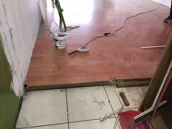 梧棲幼兒園 原有門片拆除 待補框修補.jpg 梧棲幼兒園 原有門片拆除 待補框修補.jpg