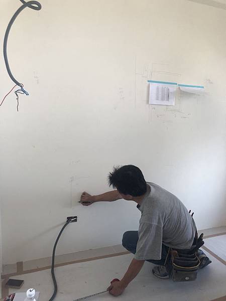 惠宇禮仁住宅設計 次臥室木作造型牆面放樣施工 (1).jpg