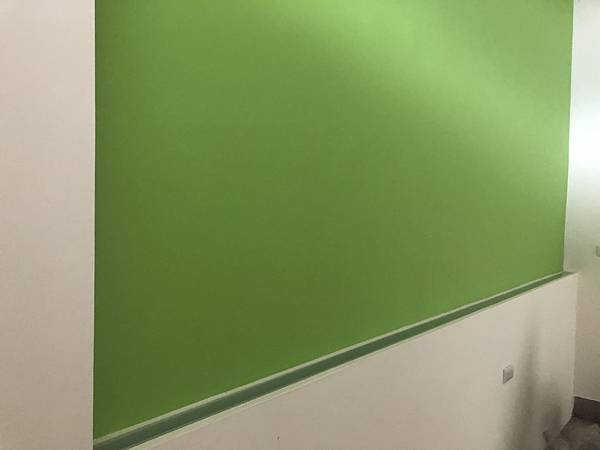 草屯老屋翻新 三樓男孩房床頭打燈處噴砂玻璃安裝完成.jpg