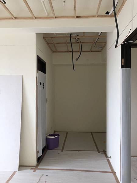 惠宇澄品住宅設計 主臥室空間天花板燈具配線完成.jpg 惠宇澄品住宅設計 主臥室空間天花板燈具配線完成.jpg