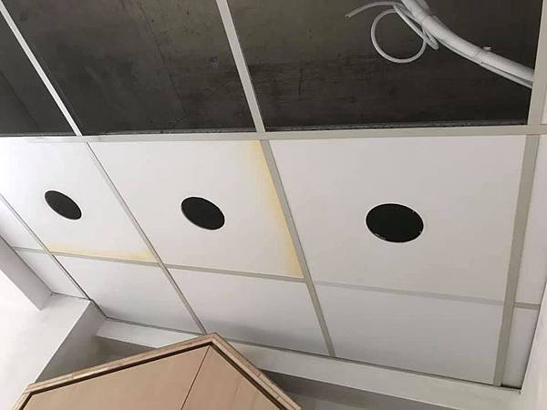 天花板燈具倒孔燈具定位施工 (2).jpg 天花板燈具倒孔燈具定位施工 (2).jpg