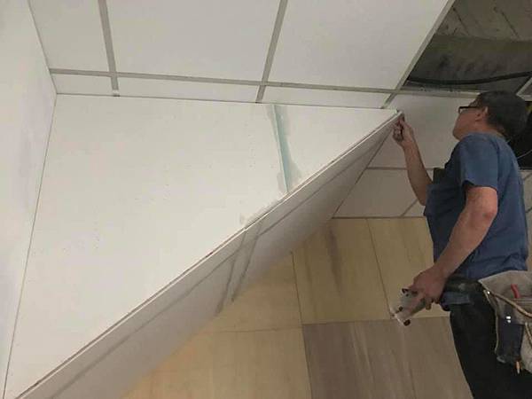 油漆AB膠批土研磨作業施工 (2).jpg 油漆AB膠批土研磨作業施工 (2).jpg