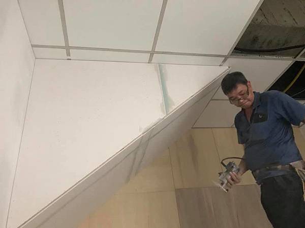 油漆AB膠批土研磨作業施工.jpg 油漆AB膠批土研磨作業施工.jpg