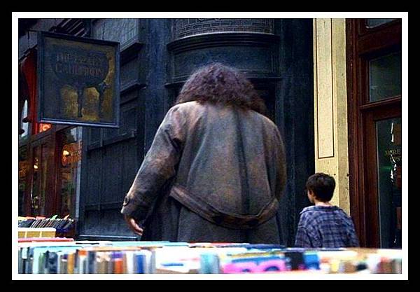 Leaky-Cauldron-Entrance-Leadenhall-Market.jpg