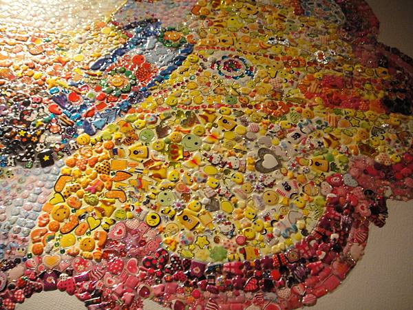 居然是貼紙貼出來的