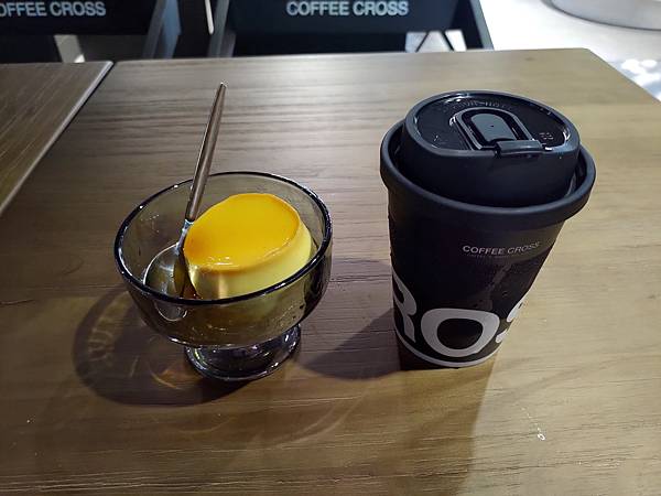 COFFEE XOVER 咖啡手搖概念店 - 黑色風格咖啡廳