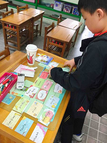 學生自製單字卡 (2) 學生自製單字卡 (2)