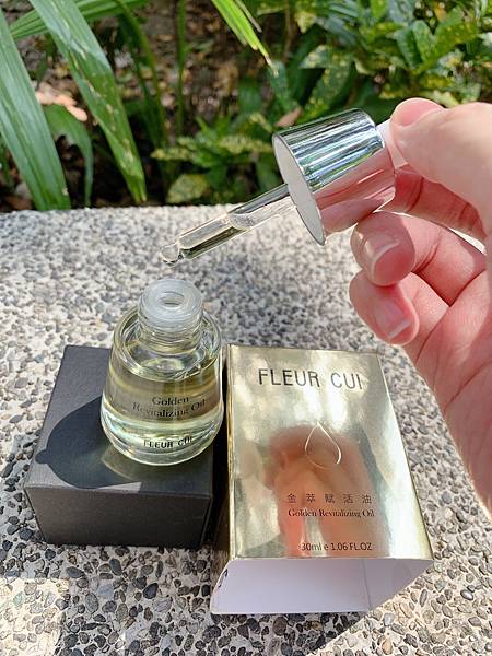 女人知己試用大隊,口碑行銷,部落客行銷,FLEUR CUI繁花萃 金萃賦活油,FLEUR CUI 金萃賦活油,繁花萃 金萃賦活油,小金瓶,舒緩疲倦的肌膚,臉部保養油,鎖水保濕,撫平細紋,天然精油香氣，可紓緩壓力,防止肌膚老化