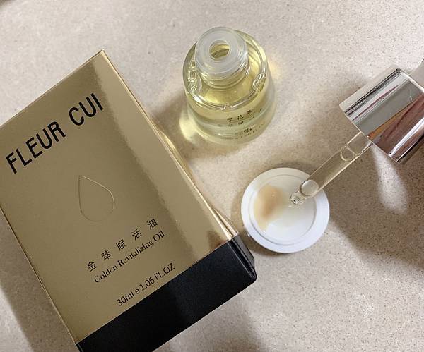 女人知己試用大隊,口碑行銷,部落客行銷,FLEUR CUI繁花萃 金萃賦活油,FLEUR CUI 金萃賦活油,繁花萃 金萃賦活油,小金瓶,舒緩疲倦的肌膚,臉部保養油,鎖水保濕,撫平細紋,天然精油香氣，可紓緩壓力,防止肌膚老化