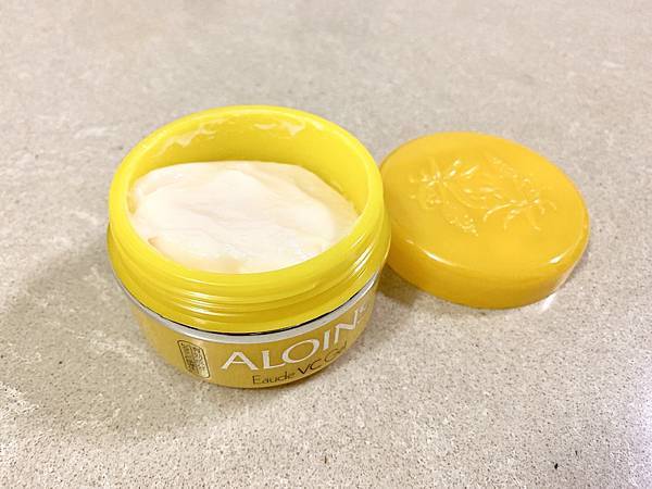 女人知己試用大隊,口碑行銷,部落客行銷,Aloins日本雅洛茵斯 VC五合一美白霜,日本國民品牌,角質浸透,尿囊素,葡萄糖甘,高純度維他命C,庫拉索蘆薈,JAS認證有機栽種,長效保濕,化妝水精華乳液三合一,亮白肌膚