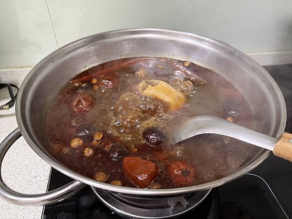【暖呼呼麻辣湯底推薦】冬季圍爐美食新饗宴、超濃縮鍋底包 → 