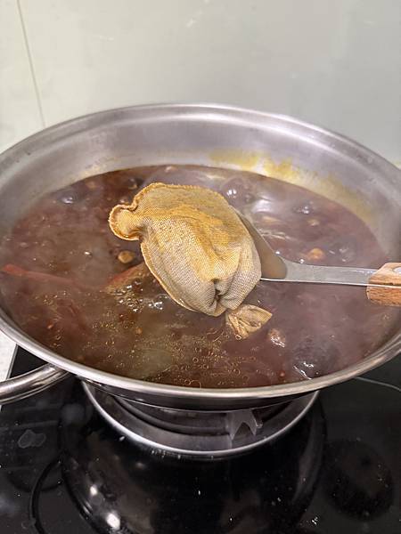 【暖呼呼麻辣湯底推薦】冬季圍爐美食新饗宴、超濃縮鍋底包 → 
