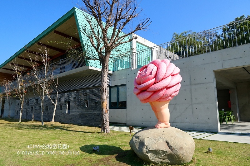 【南投草屯】毓繡美術館｜山林裡的絕美藝術館，2016年台灣建築獎首獎，第一間當代寫實藝術美術館，採預約制，草屯一日遊！