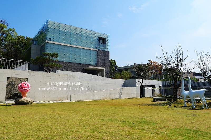 【南投草屯】毓繡美術館｜山林裡的絕美藝術館，2016年台灣建築獎首獎，第一間當代寫實藝術美術館，採預約制，草屯一日遊！