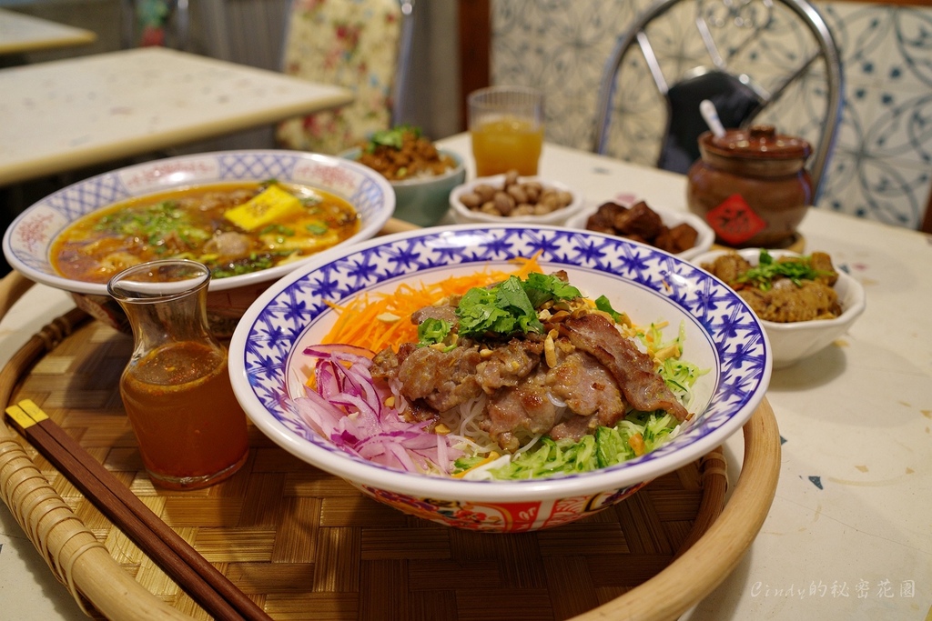 台中中區 萬福飯店 台式老屋裡的復古食堂 米線 刈包和麻辣燙 近中華夜市 日新戲院 Cindy的秘密花園 痞客邦