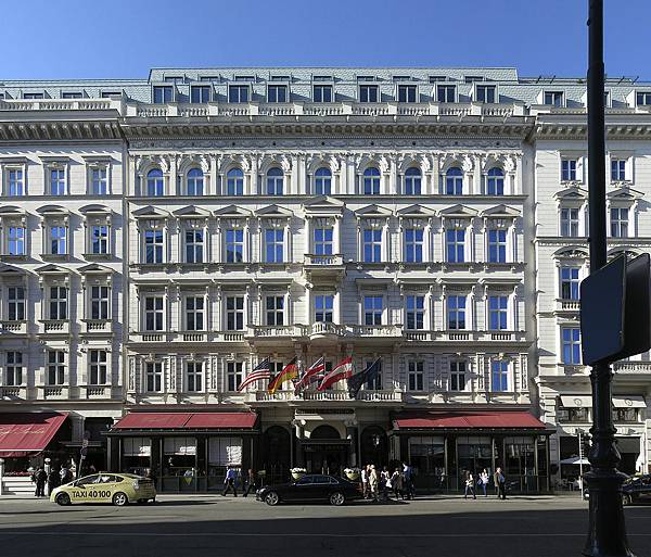 1402px-Cafe_Sacher_Wien.jpg