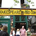 全法國唯一一家  全賣英文書的商店