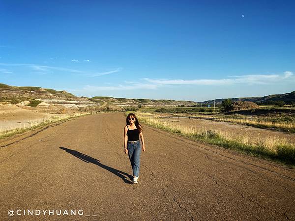 加拿大旅遊｜卡加利景點Drumheller—全世界最大的恐龍