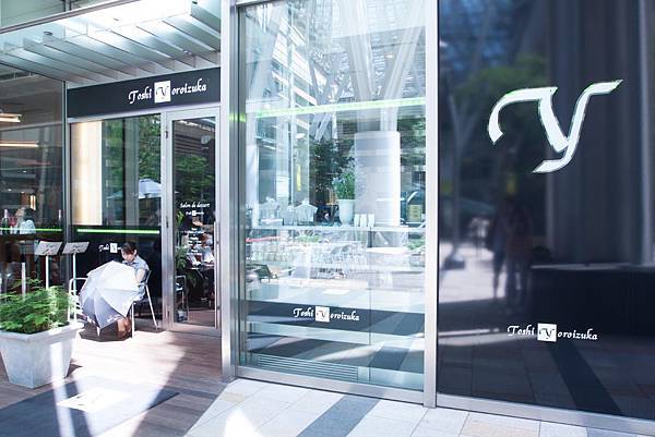 Toshi Yoroizuka 六本木 - 2