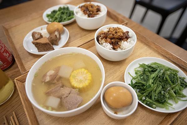 滷肉飯店 Lóobah Restaurant - 11