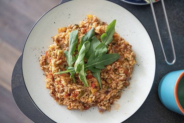 米型義大利麵搭配彩椒、西班牙辣香腸、芝麻葉 - 3 米型義大利麵搭配彩椒、西班牙辣香腸、芝麻葉 - 3