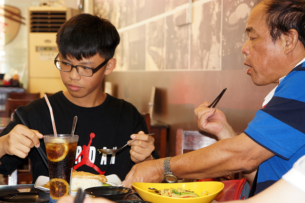 高雄亨運香港茶餐廳5-咖哩豬扒飯和牛腩飯.jpg
