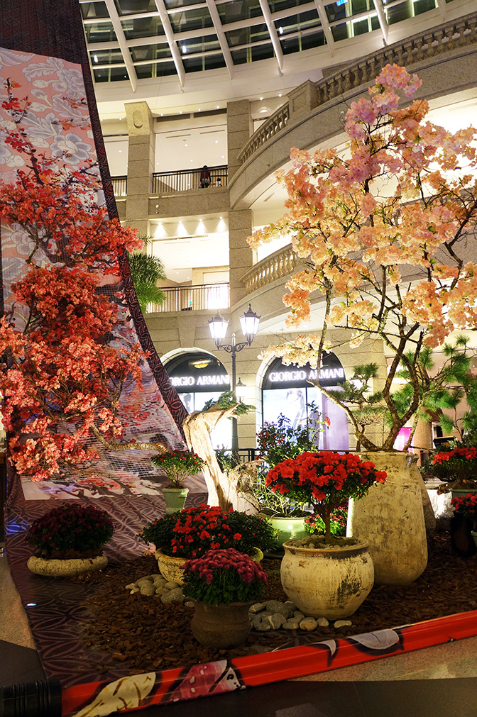 台北信義-寶麗廣場裡充滿春意的佈置.jpg