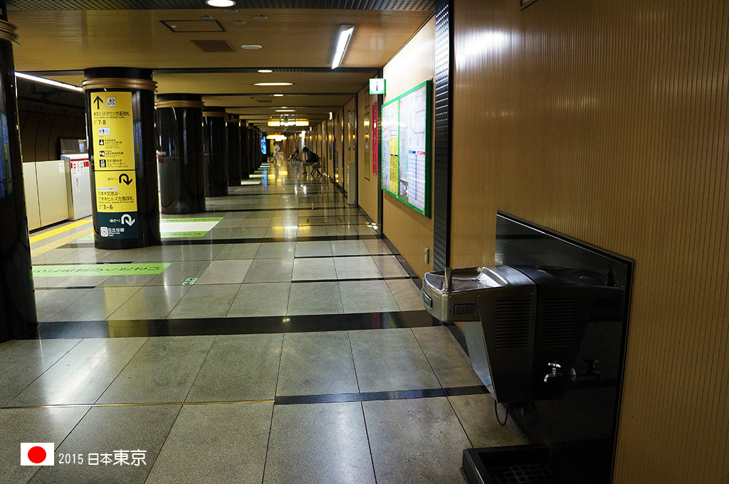 418_102東京地鐵站裡有飲水機耶.jpg