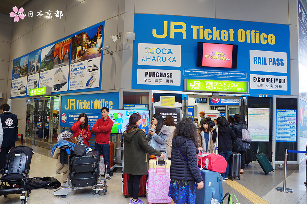 0330-028經過連通道到達関空JR站裡找JR的購票中心.jpg