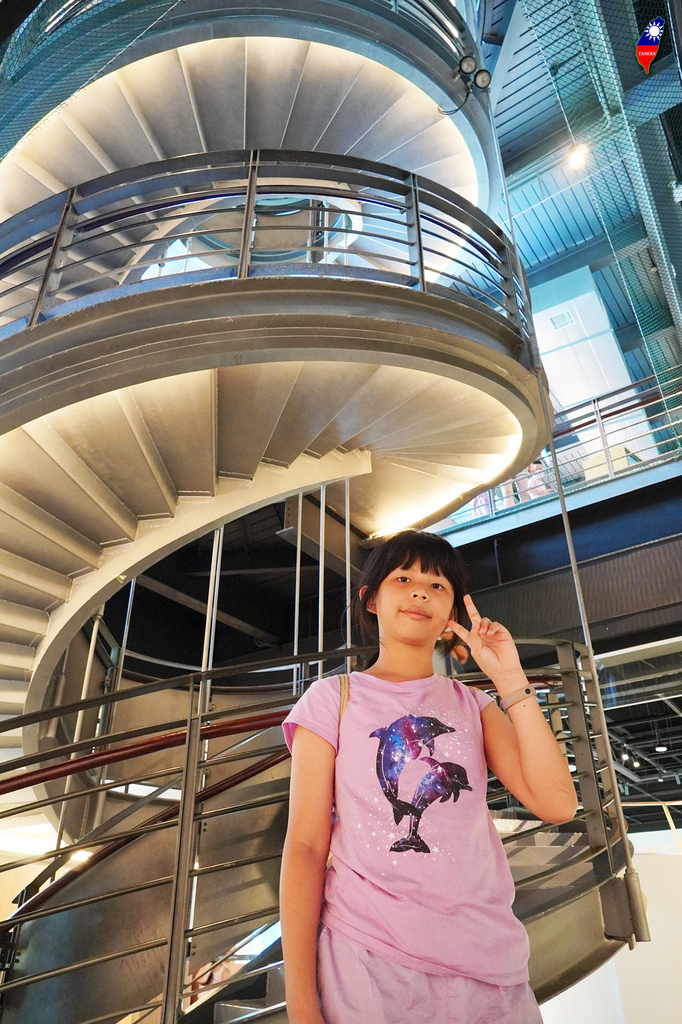 端午連假出遊09之國美館教育展示空間的螺旋梯.jpg