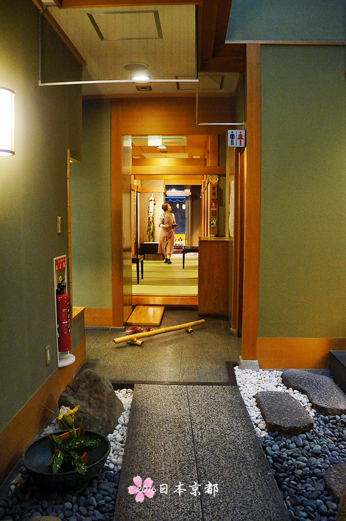 0331-004京乃宿加ぎ平櫃枱另一邊是早餐廳.jpg