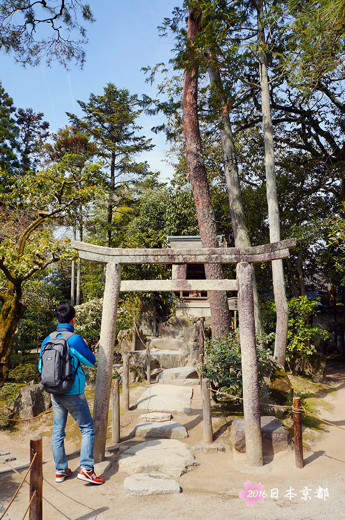 0331-082在主景點旁邊有個八幡社.jpg