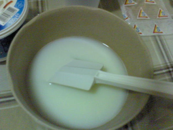 牛奶加糖攪拌