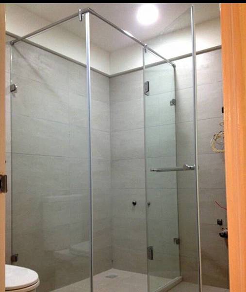 浴室玻璃推拉門.jpg 浴室玻璃推拉門.jpg