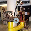 國美館裡的...油壓機器人?