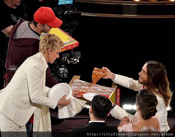 b56e62e0-a284-11e3-b60c-7d4e8026b5b9_Ellen_Jared_Pizza.jpg