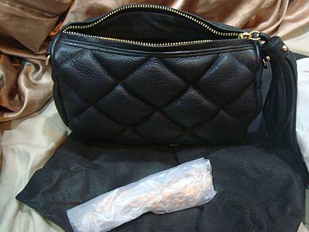 又俏皮又氣質的KATYLOGAN 菱格紋鍊條包