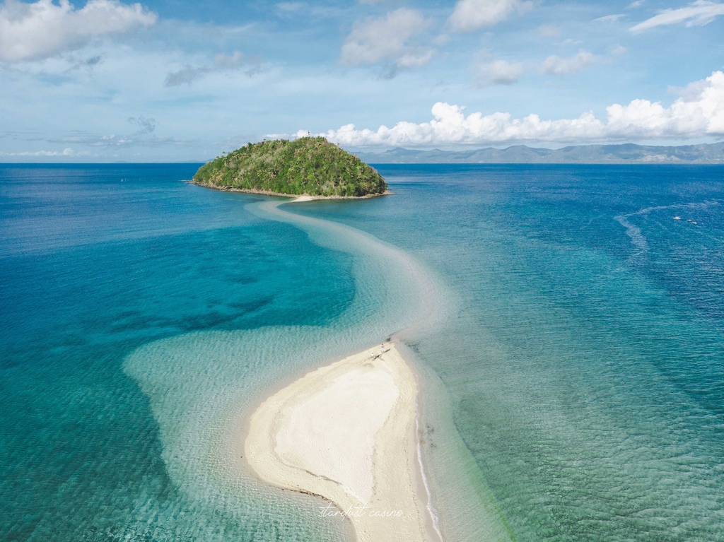 Bonbon Beach,沙洲,朗布隆島,塔布拉斯島,菲律賓,跳島,透明海水,朗布隆, bonbon beach ,白色貝殼沙灘,空拍,港口