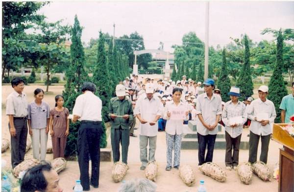 送豬給原住民