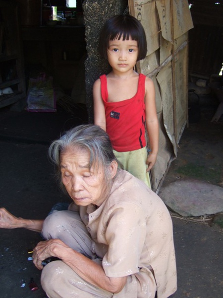 如心和奶奶.JPG 如心和奶奶.JPG