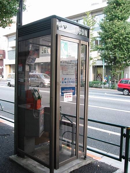我每天會在這個電話亭打回台灣報平安