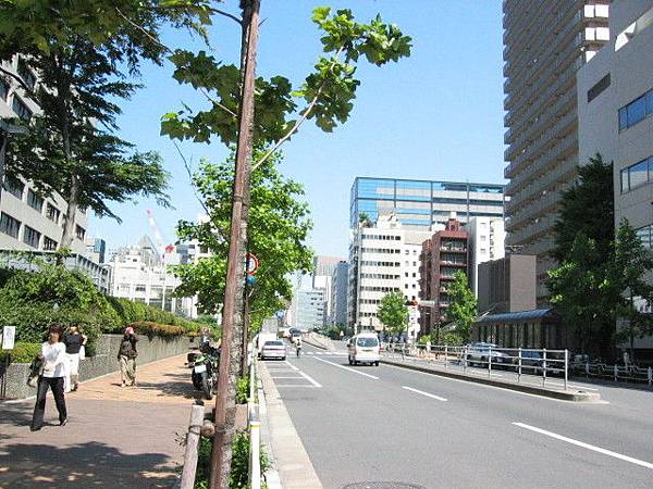 朝日新聞旁的街道