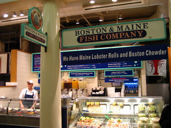 波士頓的昆西市場裡有名的龍蝦三明治