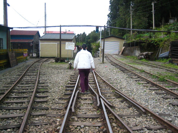 走鐵道去南側步道入口