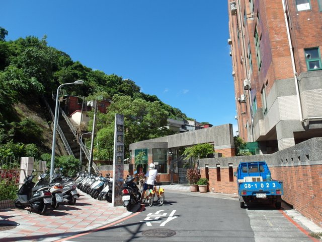 南港攀岩步道 (1).JPG