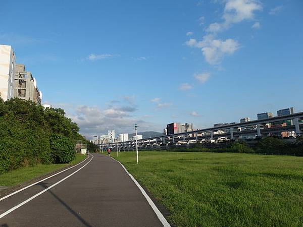 基隆河自行車道 (64).JPG