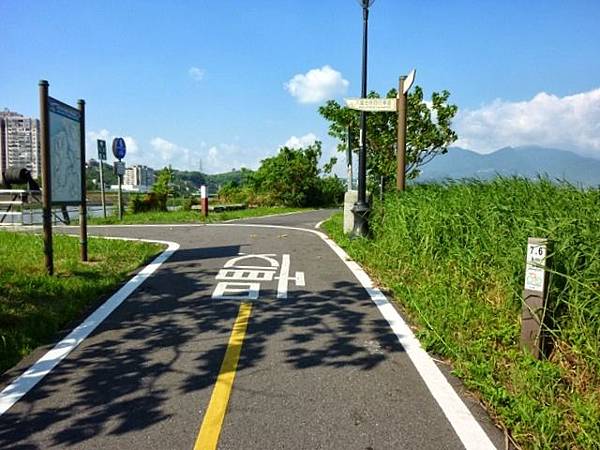 八里左岸自行車道 (10).jpg