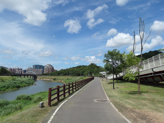 基隆河右岸自行車道_汐止段 (73).JPG