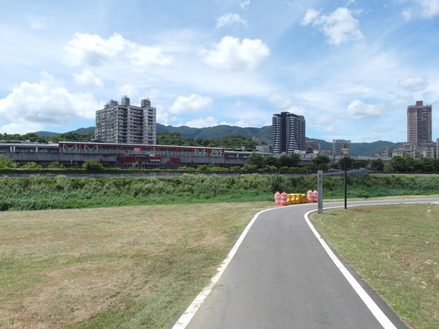 基隆河右岸自行車道_汐止段 (117).JPG